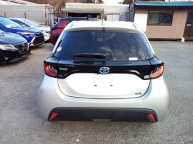 Toyota Yaris HYBRID X
