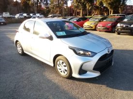 Toyota Yaris HYBRID X