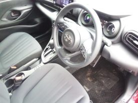 Toyota Yaris HYBRID G