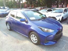 Toyota Yaris HYBRID G
