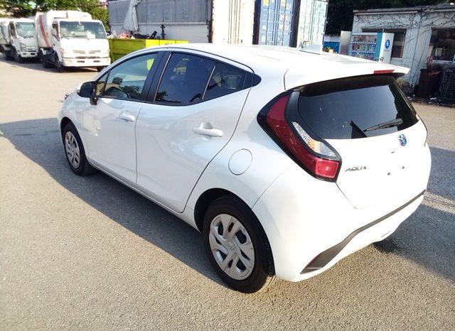 
								Toyota Aqua X full									
