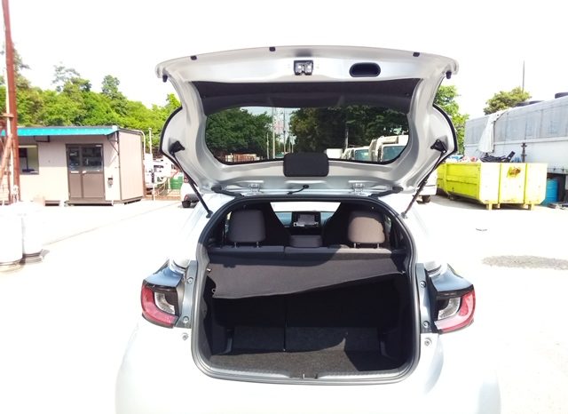 
								Toyota Yaris HYBRID X full									