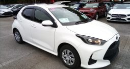 Toyota Yaris HYBRID X