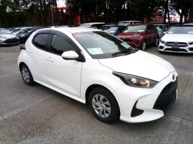 Toyota Yaris HYBRID X