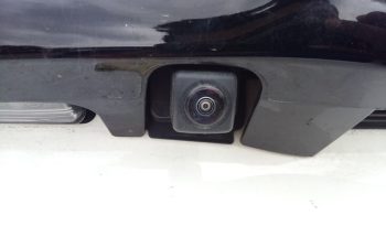 
									Toyota Yaris HYBRID X full								