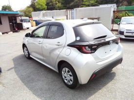 Toyota Yaris HYBRID X