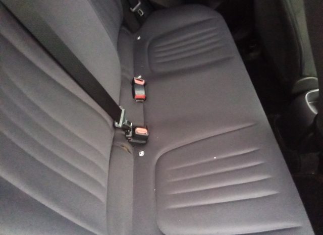 
								Toyota Yaris HYBRID X full									