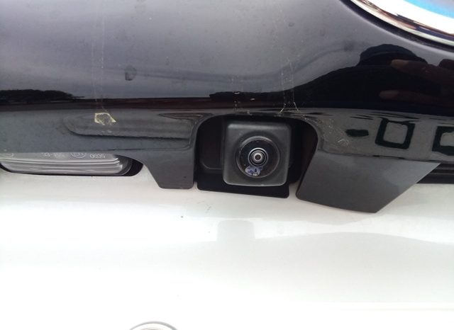 
								Toyota Yaris HYBRID Z full									