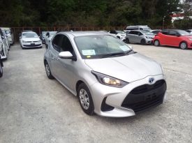 Toyota Yaris HYBRID X