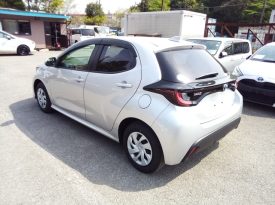 Toyota Yaris HYBRID X