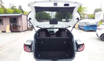 
									Toyota Yaris HYBRID X full								