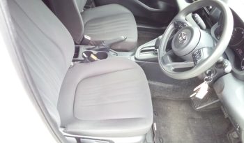 
									Toyota Yaris HYBRID X full								