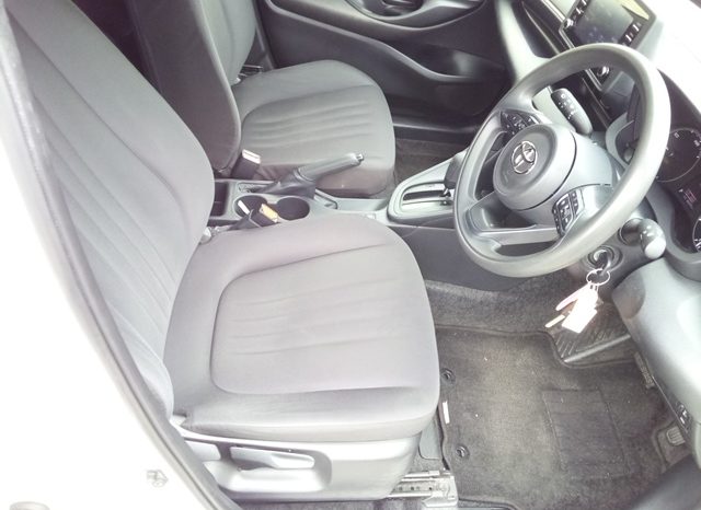 
								Toyota Yaris HYBRID X full									