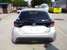 Toyota Yaris HYBRID X