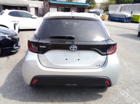 Toyota Yaris HYBRID X