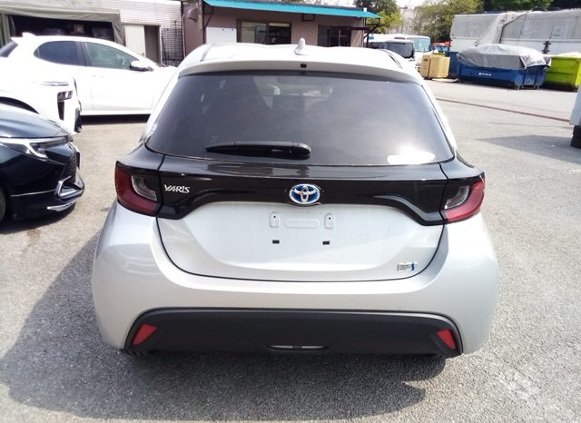 
								Toyota Yaris HYBRID X full									