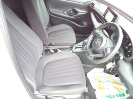 Toyota Yaris HYBRID X