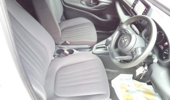
									Toyota Yaris HYBRID X full								