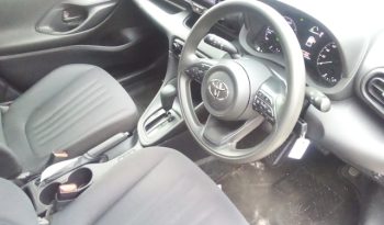 
									Toyota Yaris HYBRID X full								