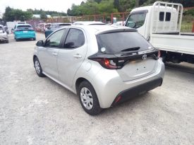 Toyota Yaris HYBRID X