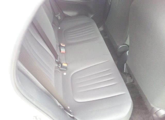 
								Toyota Yaris HYBRID X full									