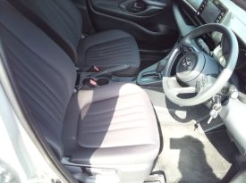 Toyota Yaris HYBRID X