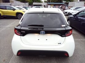 Toyota Yaris HYBRID X