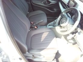 Toyota Yaris HYBRID X