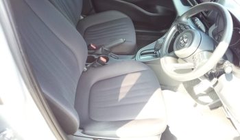 
									Toyota Yaris HYBRID X full								