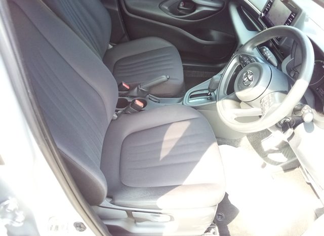 
								Toyota Yaris HYBRID X full									