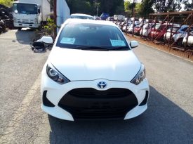 Toyota Yaris  HYBRID X