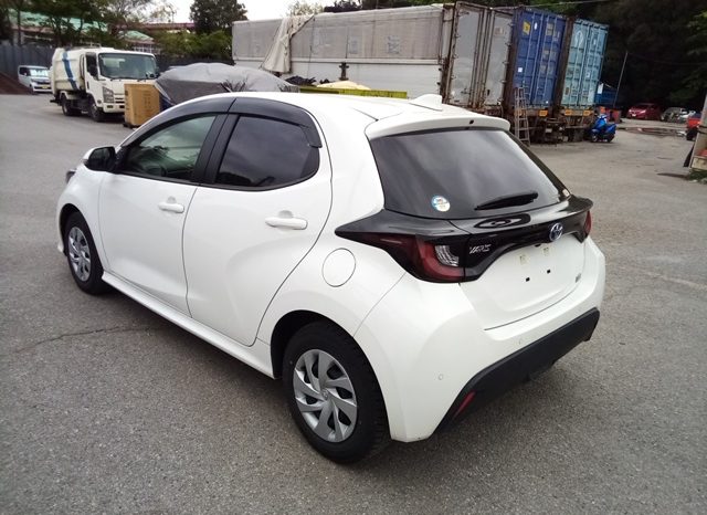 
								Toyota Yaris HYBRID X full									