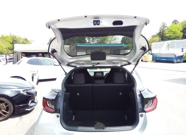 
								Toyota Yaris HYBRID X full									