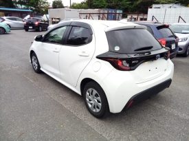 Toyota Yaris HYBRID X