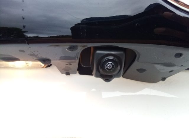 
								Toyota Yaris HYBRID X full									