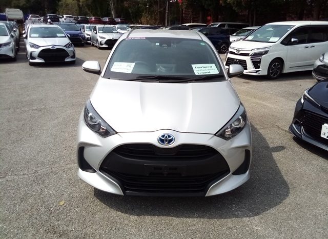 
								Toyota Yaris HYBRID X full									