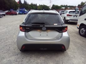 Toyota Yaris HYBRID X