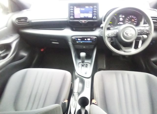 
								Toyota Yaris HYBRID X full									