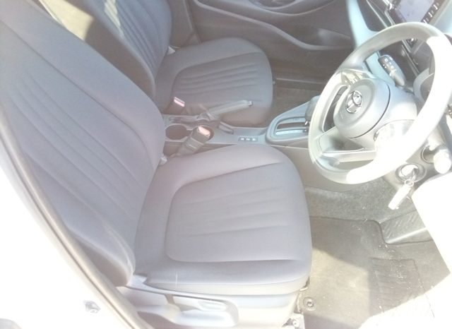 
								Toyota Yaris  HYBRID X full									