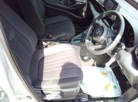 Toyota Yaris HYBRID X