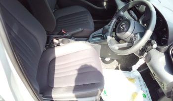 
									Toyota Yaris HYBRID X full								