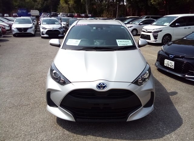 
								Toyota Yaris HYBRID X full									