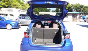 
									Toyota Yaris HYBRID X full								