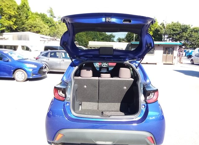 
								Toyota Yaris HYBRID X full									