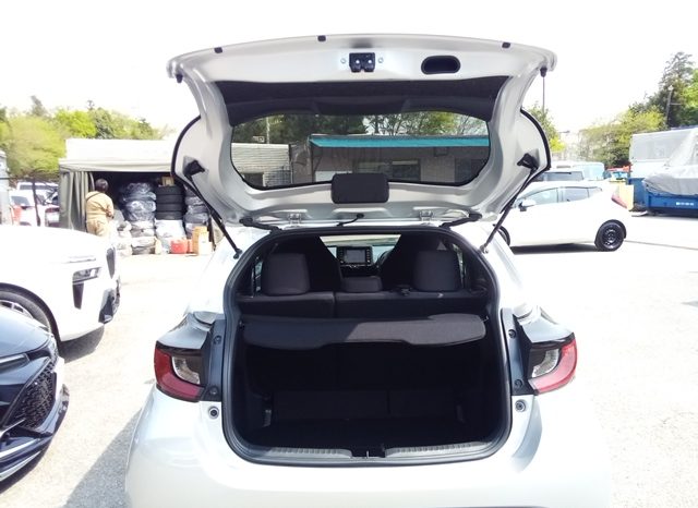 
								Toyota Yaris HYBRID X full									