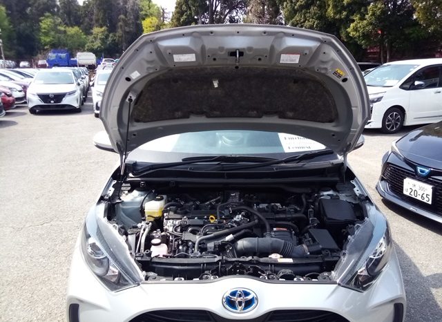 
								Toyota Yaris HYBRID X full									