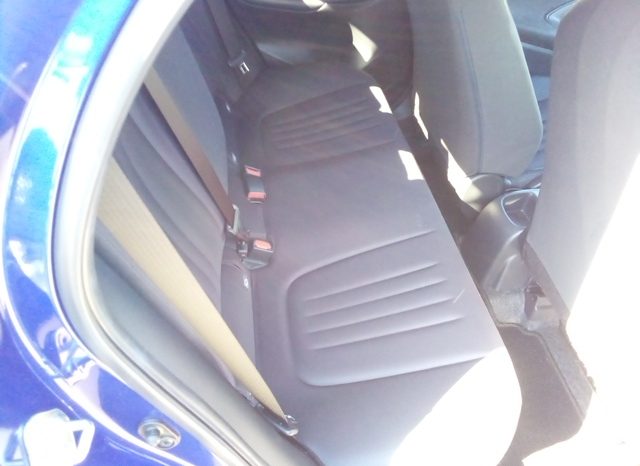 
								Toyota Yaris HYBRID X full									