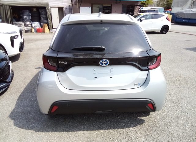 
								Toyota Yaris HYBRID X full									