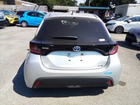 Toyota Yaris HYBRID X