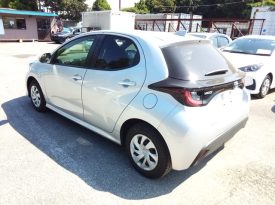 Toyota Yaris HYBRID X